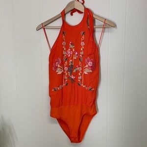 LULUMARI Floral Embroidered Body Suit. M